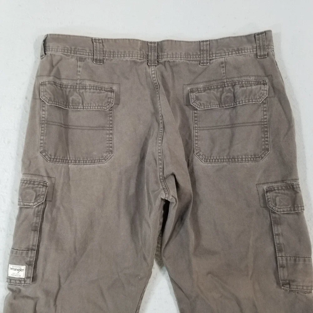 Wrangler cargo hiking pants men's 42 x 30 brown cotton Outdoor Adventure